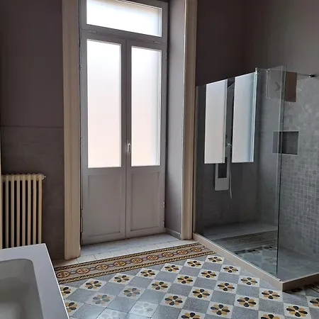 לינה וארוחת בוקר Palazzo Castellano לצ'ה