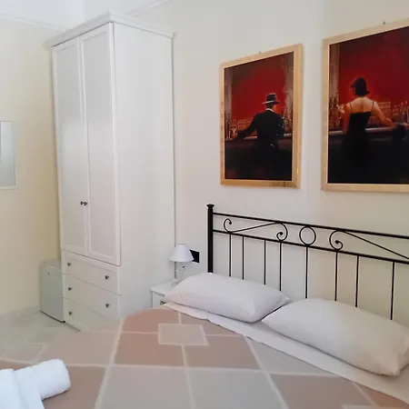 Palazzo Castellano לינה וארוחת בוקר לצ'ה