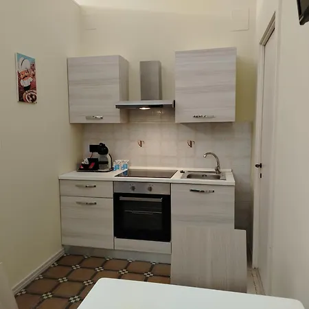 Palazzo Castellano * לצ'ה