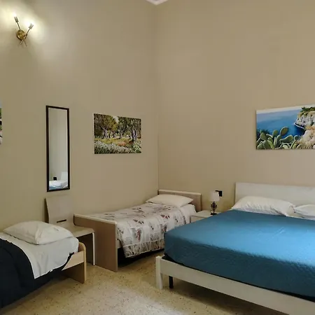 Palazzo Castellano לינה וארוחת בוקר לצ'ה